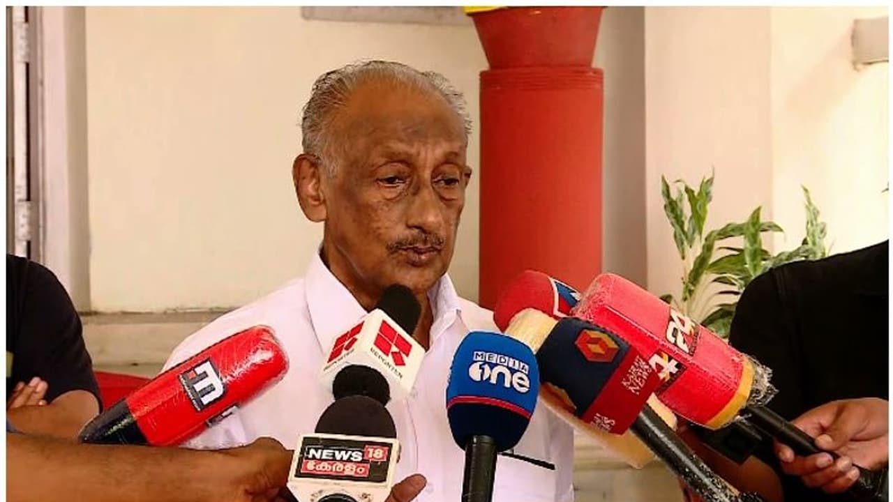 ഉമ്മൻചാണ്ടിക്കെതിരെ സമൂഹമാധ്യമങ്ങളിൽ ആക്രമം നടത്തിയത് ശത്രുക്കളല്ല; കുറ്റപ്പെടുത്തലുമായി കെ സി ജോസഫ്