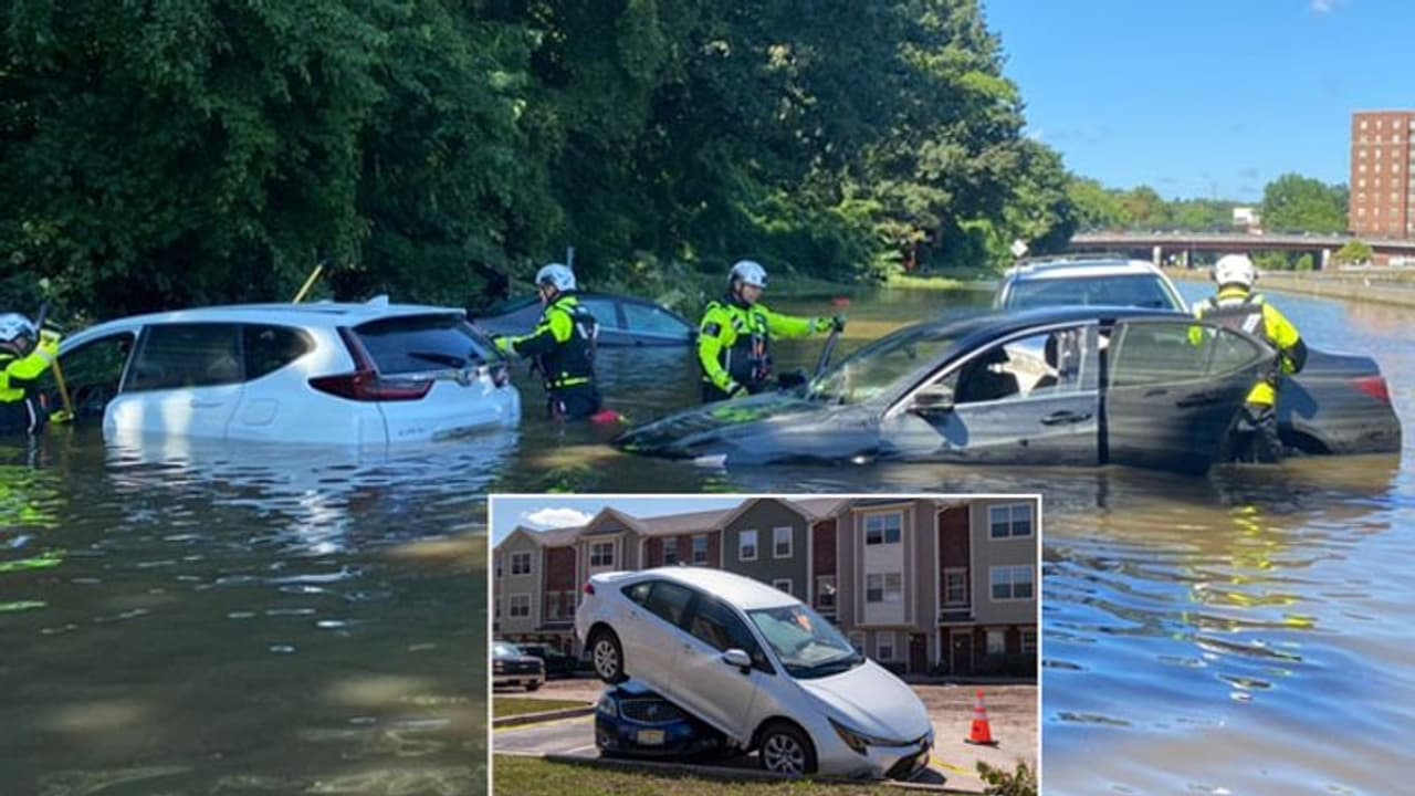 तूफान Ida ने डुबो दिए New York सहित कुछ शहर, देखें तबाही का डरावना मंजर दिखाते कुछ वीडियो तूफान Ida ने डुबो दिए New York सहित कुछ शहर, देखें तबाही का डरावना मंजर दिखाते कुछ वीडियो