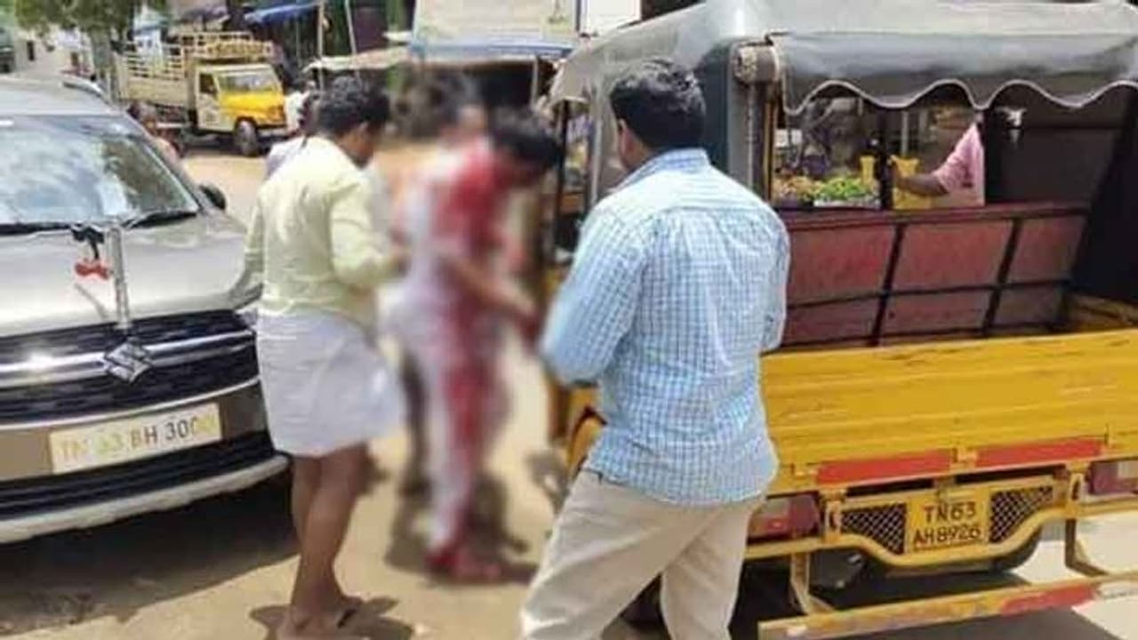 அமமுக வழக்கறிஞர் மீது ரத்தம் சொட்ட சொட்ட கொலைவெறி தாக்குதல்.. கொந்தளிக்கும் டிடிவி.தினகரன்..! அமமுக வழக்கறிஞர் மீது ரத்தம் சொட்ட சொட்ட கொலைவெறி தாக்குதல்.. கொந்தளிக்கும் டிடிவி.தினகரன்..!