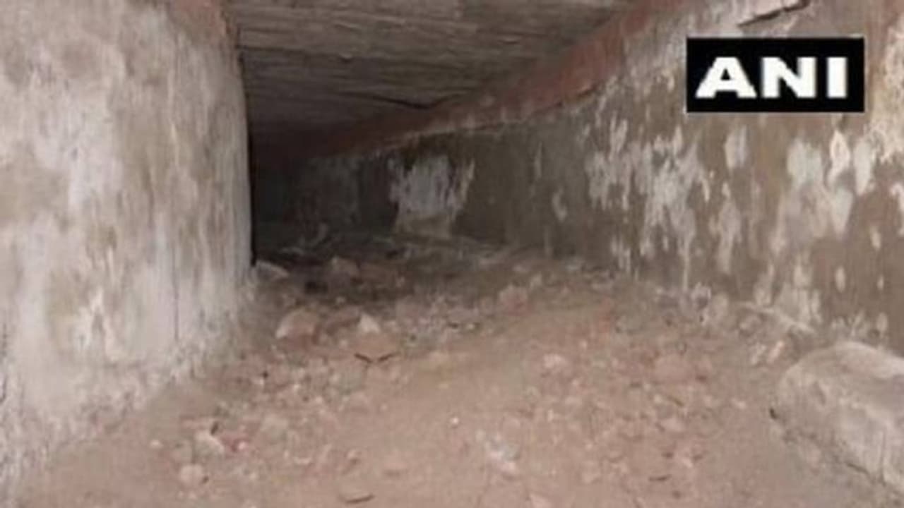 ഡൽഹി നിയമസഭാ മന്ദിരത്തിൽ നിന്നും തുടങ്ങുന്ന രഹസ്യതുരങ്കം, ചെന്നെത്തുന്നത് ചെങ്കോട്ടയിൽ ഡൽഹി നിയമസഭാ മന്ദിരത്തിൽ നിന്നും തുടങ്ങുന്ന രഹസ്യതുരങ്കം, ചെന്നെത്തുന്നത് ചെങ്കോട്ടയിൽ