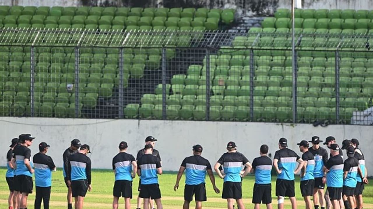 வங்கதேசத்தை பழிதீர்த்தே ஆகணும்.. வெற்றி வேட்கையில் களம் காணும் நியூசிலாந்து..! டாஸ் ரிப்போர்ட் வங்கதேசத்தை பழிதீர்த்தே ஆகணும்.. வெற்றி வேட்கையில் களம் காணும் நியூசிலாந்து..! டாஸ் ரிப்போர்ட்