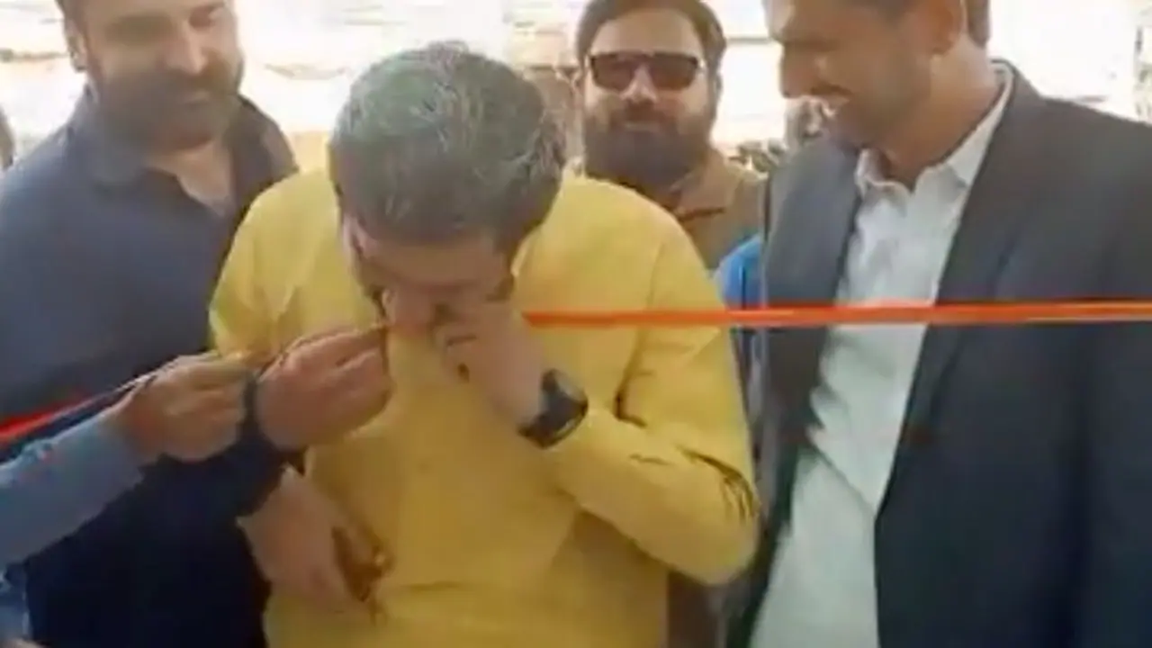 Watch: Pakistan minister cuts ribbon with teeth, netizens react Watch: Pakistan minister cuts ribbon with teeth, netizens react