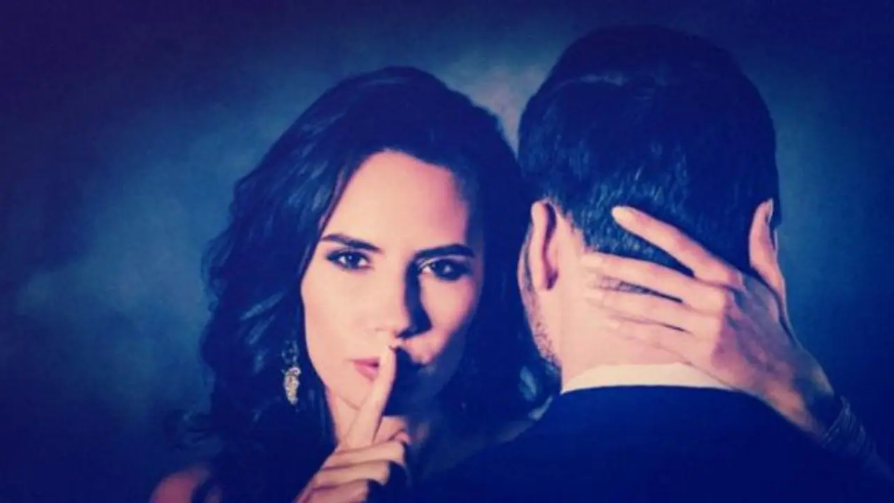 ಪಾರ್ಟಿ ನೆಪದಲ್ಲಿ ಕರೆಸಿ ಹುಡುಗಿಯೊಂದಿಗೆ ಬೆತ್ತಲೆ ವಿಡಿಯೋ ಮಾಡಿಕೊಂಡ್ರು! ಪಾರ್ಟಿ ನೆಪದಲ್ಲಿ ಕರೆಸಿ ಹುಡುಗಿಯೊಂದಿಗೆ ಬೆತ್ತಲೆ ವಿಡಿಯೋ ಮಾಡಿಕೊಂಡ್ರು!