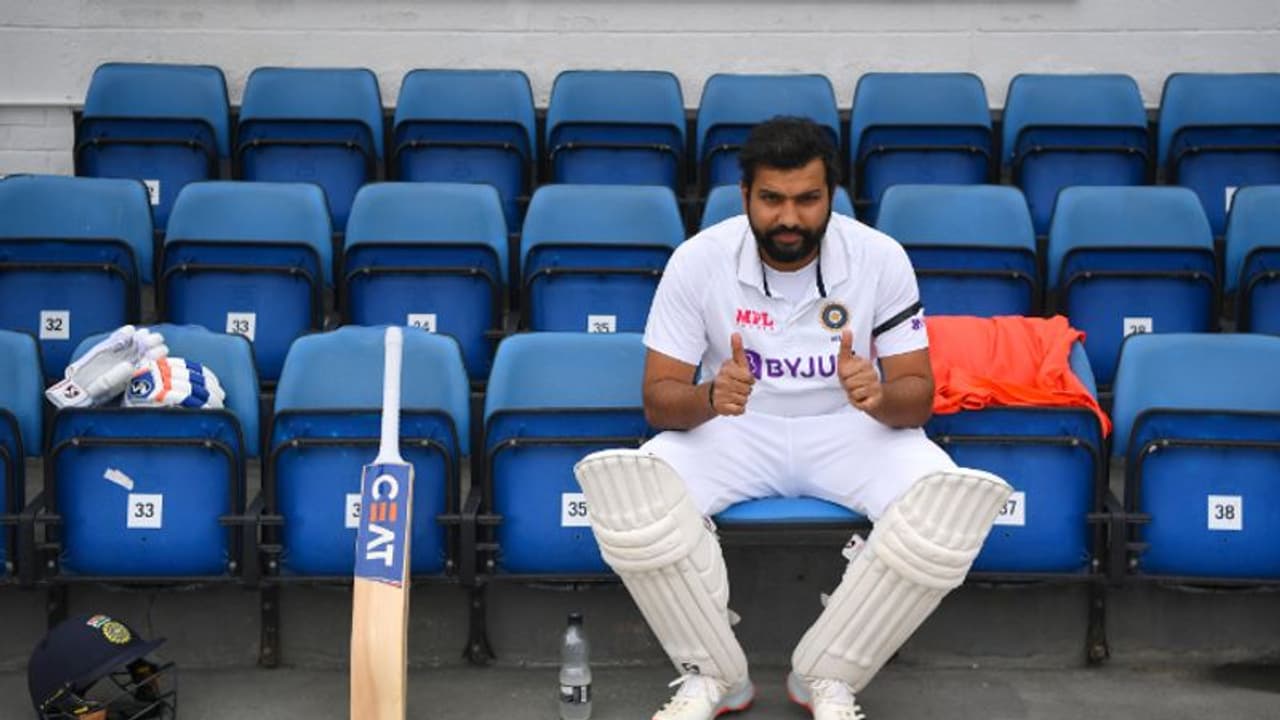 റണ്പട്ടികയില് ഹിറ്റ്മാന് ഹിറ്റ് ചാര്ട്ടില്; രോഹിത്തിന് നിര്ണായക നേട്ടം റണ്പട്ടികയില് ഹിറ്റ്മാന് ഹിറ്റ് ചാര്ട്ടില്; രോഹിത്തിന് നിര്ണായക നേട്ടം