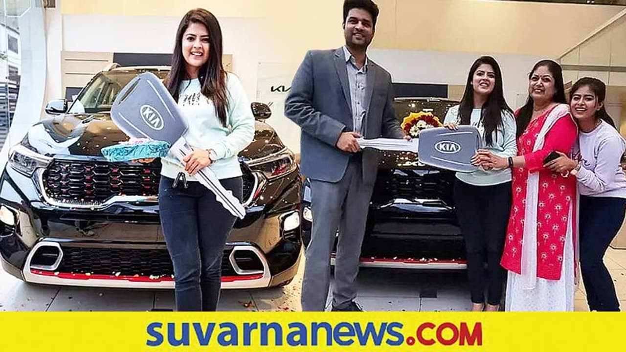 ಹುಟ್ಟು ಹಬ್ಬ: ದುಬಾರಿ ಕಾರು ಖರೀದಿಸಿದ ಮಾನ್ಸಿ ಜೋಶಿ! ಹುಟ್ಟು ಹಬ್ಬ: ದುಬಾರಿ ಕಾರು ಖರೀದಿಸಿದ ಮಾನ್ಸಿ ಜೋಶಿ!