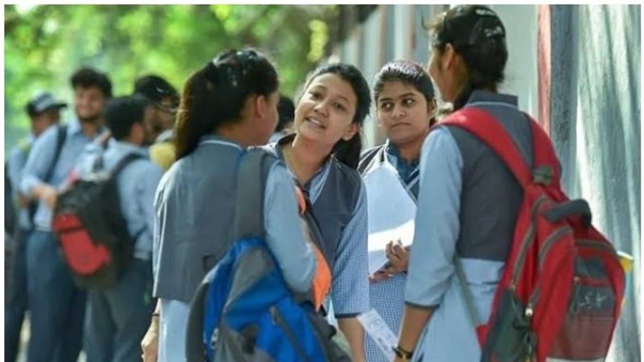 പ്ലസ് വണ്‍ പ്രവേശനം: എല്ലാ വിദ്യാര്‍ത്ഥികൾക്കും ജാതി സര്‍ട്ടിഫിക്കറ്റ് വേണ്ടെന്ന് വിദ്യാഭ്യാസവകുപ്പ് ഡയറക്ടര്‍