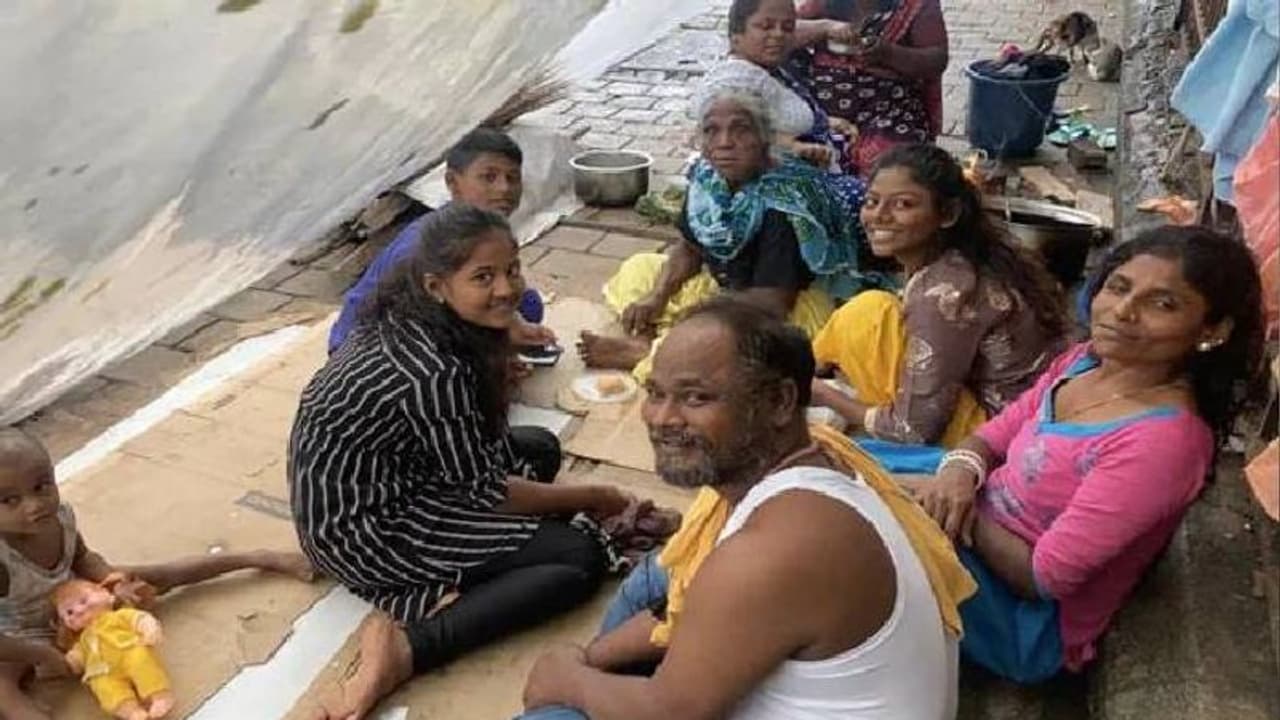 അസ്മയ്ക്കിനി തെരുവിലിരുന്ന് പഠിക്കണ്ട, തെരുവിലുറങ്ങണ്ട, അപാർട്മെന്റിന്റെ വാടക നൽകാൻ സുമനസ്സുകൾ