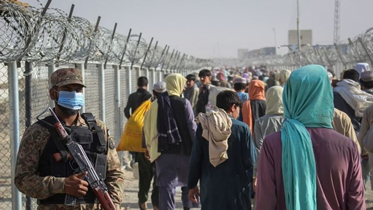 పాకిస్తాన్, తాలిబాన్ల దోస్తీ ఎందుకు బెడిసింది? ఎందుకు బాంబులు వేసుకుంటున్నారు? నెక్స్ట్ ఏమిటీ? పాకిస్తాన్, తాలిబాన్ల దోస్తీ ఎందుకు బెడిసింది? ఎందుకు బాంబులు వేసుకుంటున్నారు? నెక్స్ట్ ఏమిటీ?