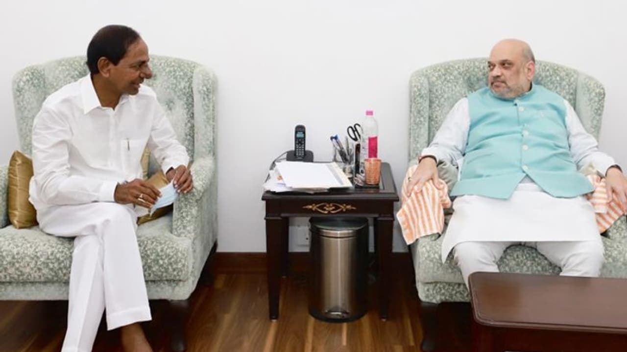 కేంద్ర హోంమంత్రి అమిత్ షాతో సీఎం కేసీఆర్ భేటీ కేంద్ర హోంమంత్రి అమిత్ షాతో సీఎం కేసీఆర్ భేటీ