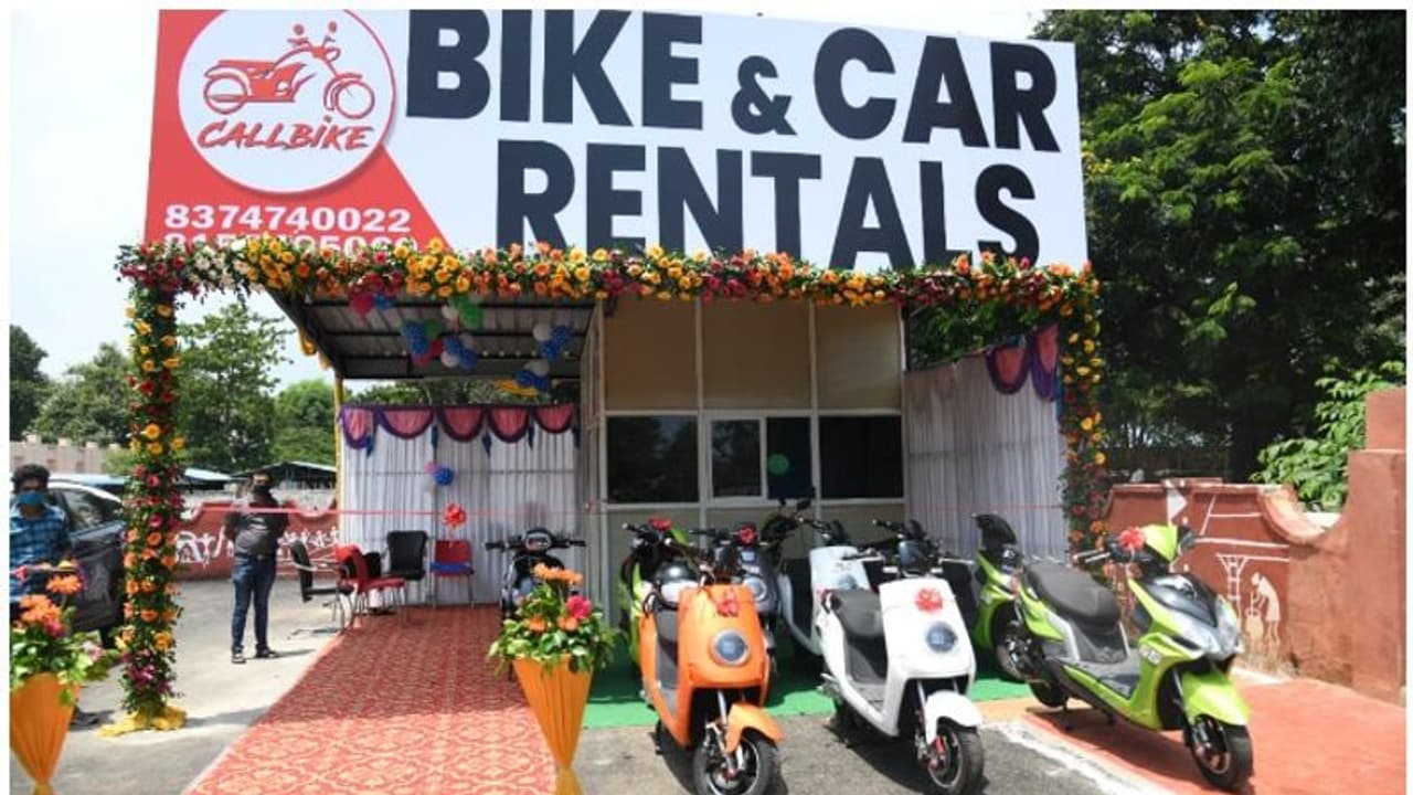 విశాఖపట్నం రైల్వే స్టేషన్లో అద్దెకు బైక్, కార్లు.. నామమాత్రపు చార్జీలతో అందుబాటులోకి.. విశాఖపట్నం రైల్వే స్టేషన్లో అద్దెకు బైక్, కార్లు.. నామమాత్రపు చార్జీలతో అందుబాటులోకి..