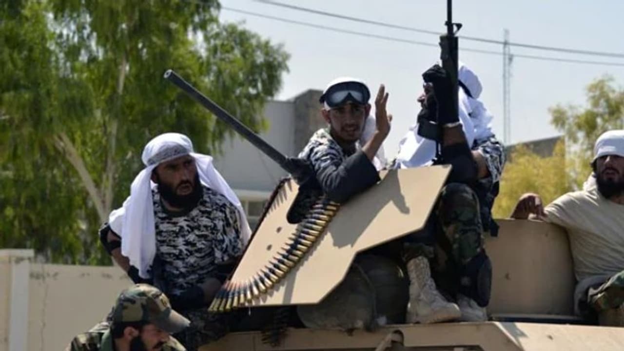 പഞ്ച്ഷീർ പിടിച്ചെടുത്തെന്ന് അറിയിപ്പ്, പിന്നാലെ 'ആഘോഷവെടിവെപ്പ്'; കാബൂളിൽ 17 പേർ മരിച്ചു, 41 പേർക്ക് പരിക്ക് പഞ്ച്ഷീർ പിടിച്ചെടുത്തെന്ന് അറിയിപ്പ്, പിന്നാലെ 'ആഘോഷവെടിവെപ്പ്'; കാബൂളിൽ 17 പേർ മരിച്ചു, 41 പേർക്ക് പരിക്ക്