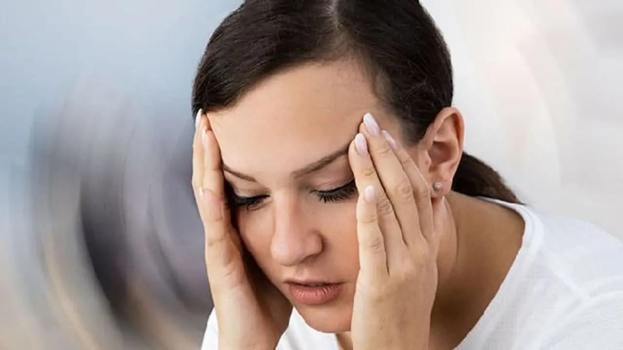 Health Tips: হঠাত উঠে দাঁড়ালে চোখে অন্ধকার মাথা ঘোরা, জানুন কেন হয় এই সমস্যা