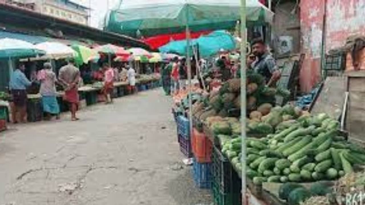 പാളയം മാര്ക്കറ്റ് മാറ്റുന്നതില് പ്രതിഷേധം: കടയടപ്പ് തുടരും, ഉപവാസ സമരത്തിൽ നിന്ന് പിന്മാറി വ്യാപാരികള് പാളയം മാര്ക്കറ്റ് മാറ്റുന്നതില് പ്രതിഷേധം: കടയടപ്പ് തുടരും, ഉപവാസ സമരത്തിൽ നിന്ന് പിന്മാറി വ്യാപാരികള്
