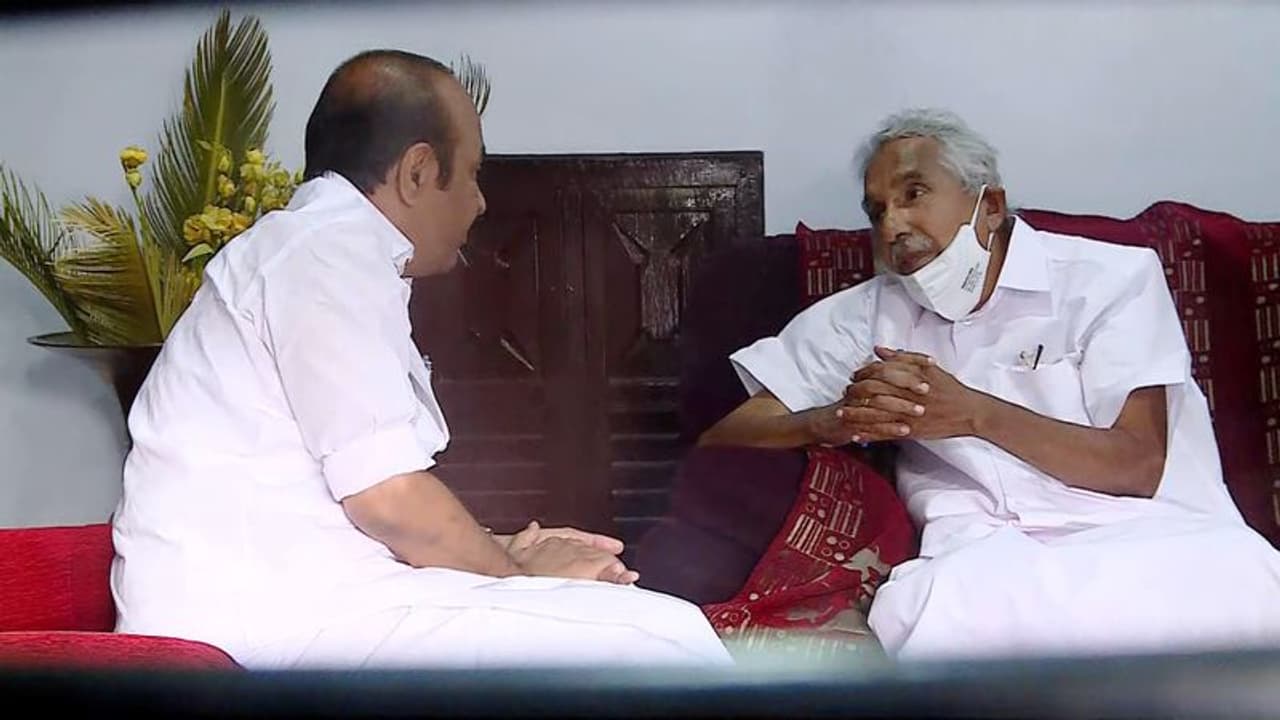 AICC അനുമതിയോടെയാണ് പുന:സംഘടന; ഉമ്മൻചാണ്ടിയുടെ ദില്ലി യാത്രയെക്കുറിച്ച് പ്രതികരണമില്ലെന്നും വി ഡി സതീശൻ AICC അനുമതിയോടെയാണ് പുന:സംഘടന; ഉമ്മൻചാണ്ടിയുടെ ദില്ലി യാത്രയെക്കുറിച്ച് പ്രതികരണമില്ലെന്നും വി ഡി സതീശൻ