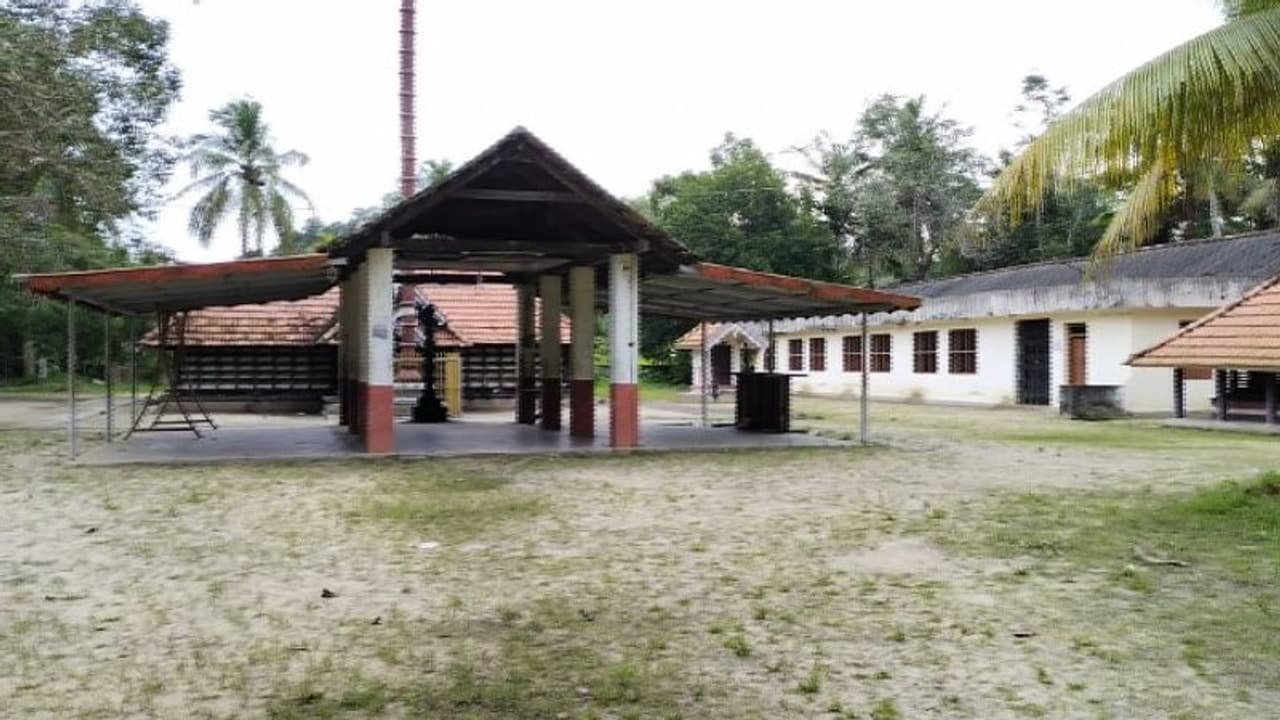 തിരുവാഭരണം മോഷ്ടിച്ച് പണയം വച്ച് മുങ്ങി, ക്ഷേത്രം സെക്രട്ടറിയെ തിരഞ്ഞ് പൊലീസ് തിരുവാഭരണം മോഷ്ടിച്ച് പണയം വച്ച് മുങ്ങി, ക്ഷേത്രം സെക്രട്ടറിയെ തിരഞ്ഞ് പൊലീസ്