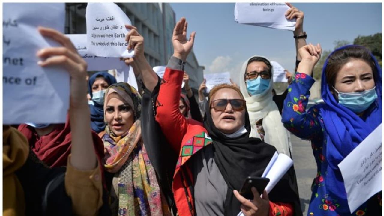 'പെണ്കുട്ടികളെ സ്കൂളില് പ്രവേശിപ്പിക്കണം'; കാബൂളില് പ്രക്ഷോഭവുമായി വനിതകള് 'പെണ്കുട്ടികളെ സ്കൂളില് പ്രവേശിപ്പിക്കണം'; കാബൂളില് പ്രക്ഷോഭവുമായി വനിതകള്