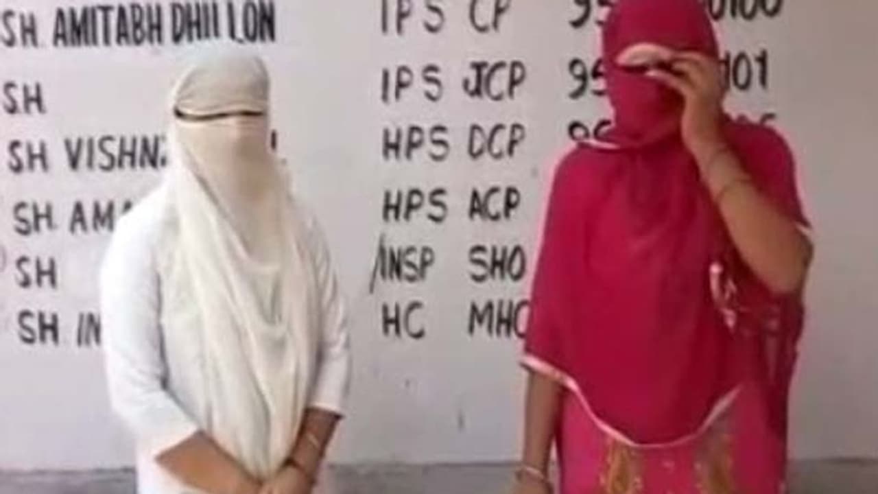 बेटी का दर्द: ऐसा बाप भगवान किसी को ना दे, अच्छा है वो मर जाए, पिता की करतूत सुनी तो भाई ने किया सुसाइड बेटी का दर्द: ऐसा बाप भगवान किसी को ना दे, अच्छा है वो मर जाए, पिता की करतूत सुनी तो भाई ने किया सुसाइड