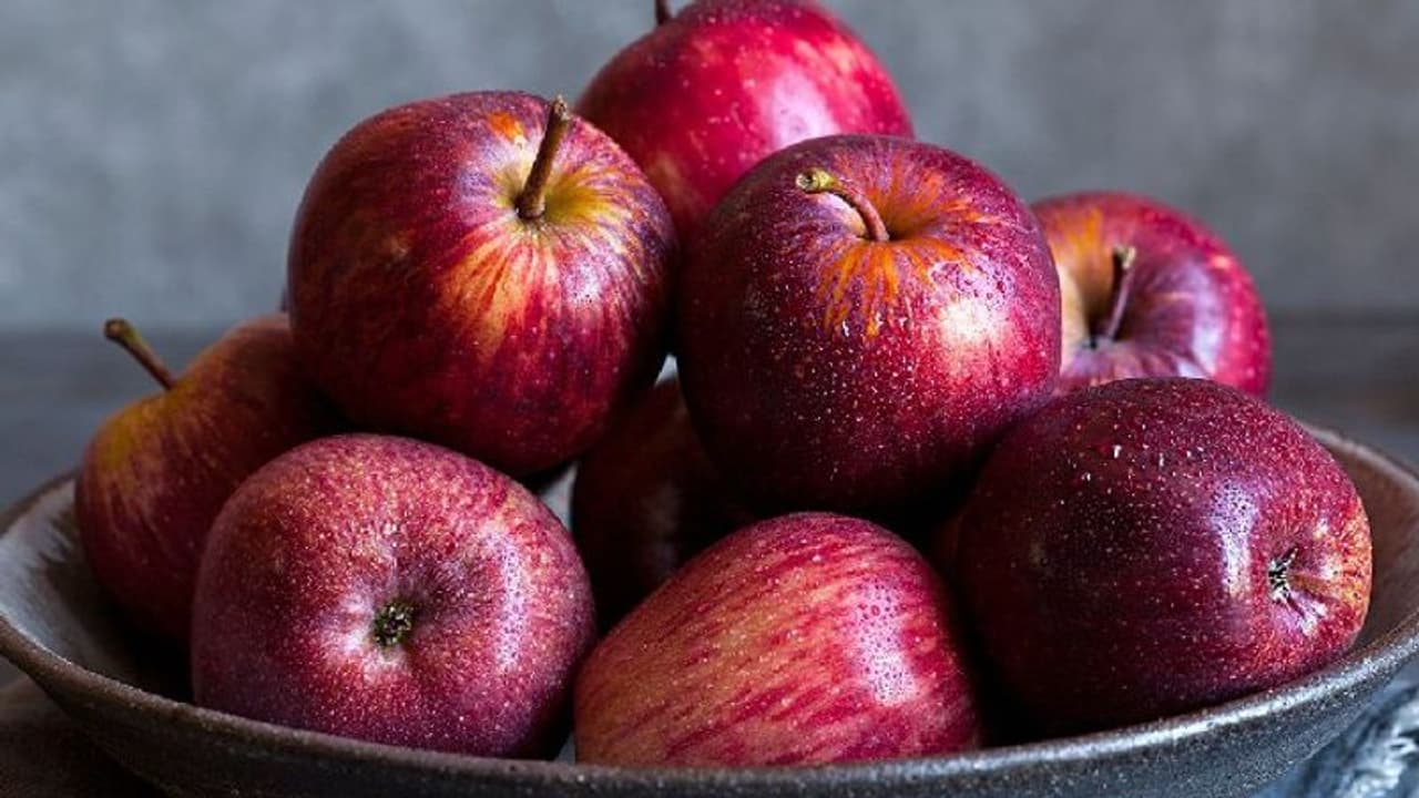 আপেল খেলে স্বাস্থ্যের ক্ষতি হতে পারে! জানতেন এই ৫টি তথ্য? 