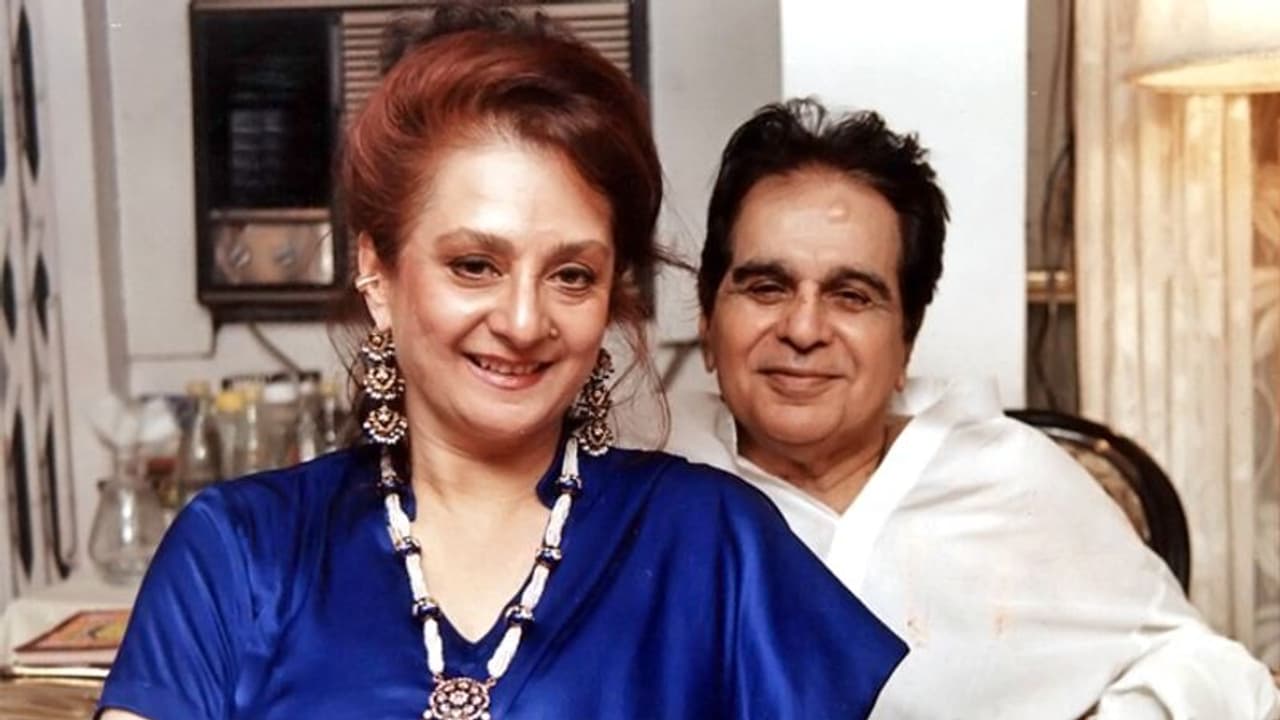 Health Update : ICU से बाहर आईं सायरा बानो, हिंदुजा हॉस्पिटल के डॉक्टर गोखले ने पहले से बेहतर बताई तबीयत Health Update : ICU से बाहर आईं सायरा बानो, हिंदुजा हॉस्पिटल के डॉक्टर गोखले ने पहले से बेहतर बताई तबीयत