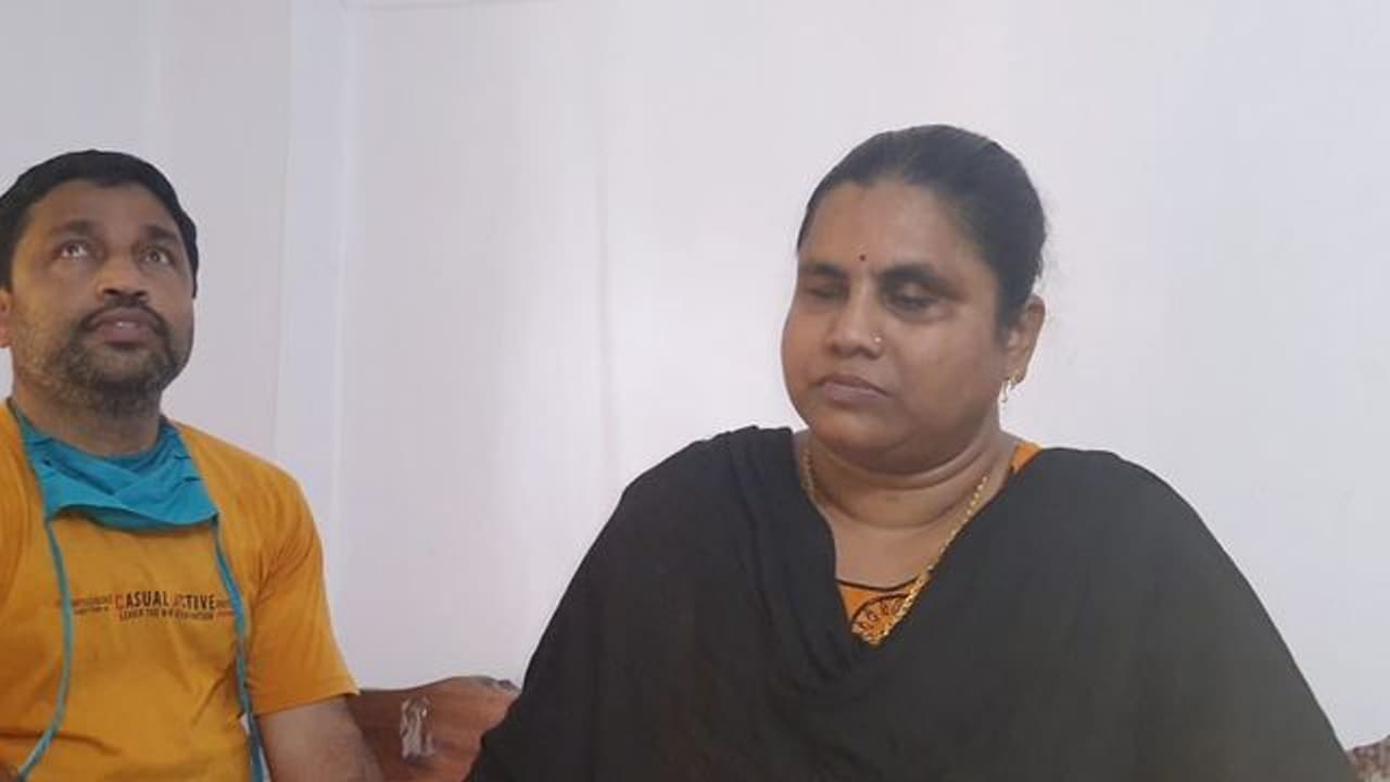 তাঁরা জন্মান্ধ, মনের দৃষ্টি দিয়েই মানুষ গড়ার কাজ চালিয়ে যাচ্ছেন শিক্ষক দম্পতি তাঁরা জন্মান্ধ, মনের দৃষ্টি দিয়েই মানুষ গড়ার কাজ চালিয়ে যাচ্ছেন শিক্ষক দম্পতি