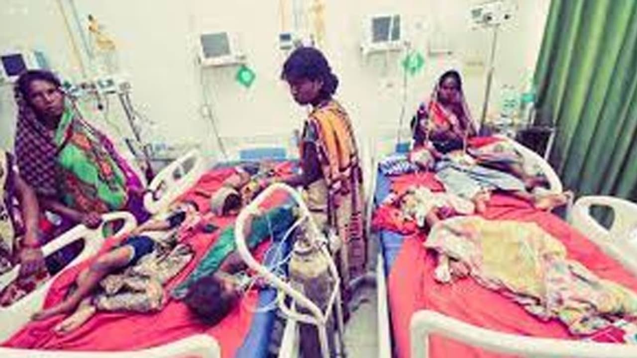 মঙ্গলবার বিকেলে জ্বর নিয়ে হাসপাতালে ভর্তি একাধিক শিশু, অজানা জ্বরের থাবা এবার উত্তর দিনাজপুরে মঙ্গলবার বিকেলে জ্বর নিয়ে হাসপাতালে ভর্তি একাধিক শিশু, অজানা জ্বরের থাবা এবার উত্তর দিনাজপুরে