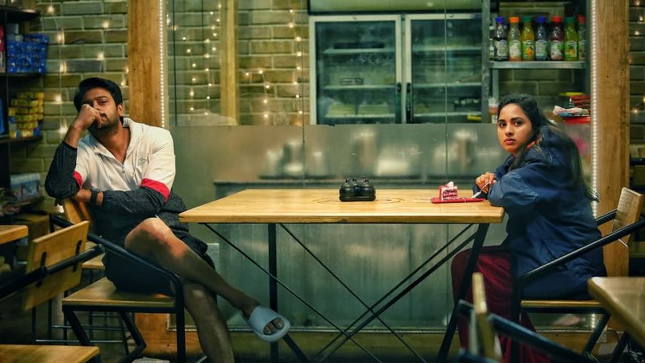 கடுங்குளிரில் குறைந்த ஆடை அணிந்து நடுங்கியபடியே நடித்த சிருஷ்டி டாங்கே..! இயக்குனர் வெளியிட்ட தகவல்..! கடுங்குளிரில் குறைந்த ஆடை அணிந்து நடுங்கியபடியே நடித்த சிருஷ்டி டாங்கே..! இயக்குனர் வெளியிட்ட தகவல்..!