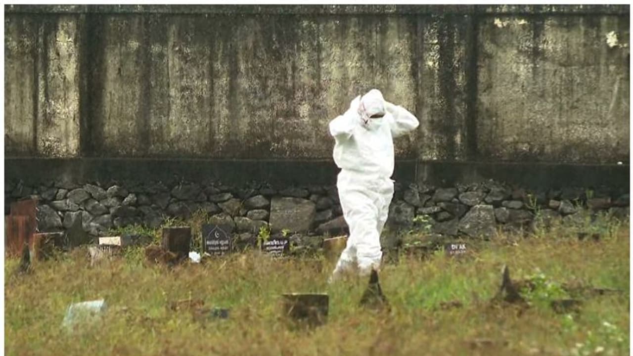 നിപ വ്യാപനം തീവ്രമാകാനിടയില്ലെന്ന് കേന്ദ്രം; ആവശ്യമെങ്കില് കൂടുതല് വിദഗ്ധര് കേരളത്തിലെത്തും നിപ വ്യാപനം തീവ്രമാകാനിടയില്ലെന്ന് കേന്ദ്രം; ആവശ്യമെങ്കില് കൂടുതല് വിദഗ്ധര് കേരളത്തിലെത്തും