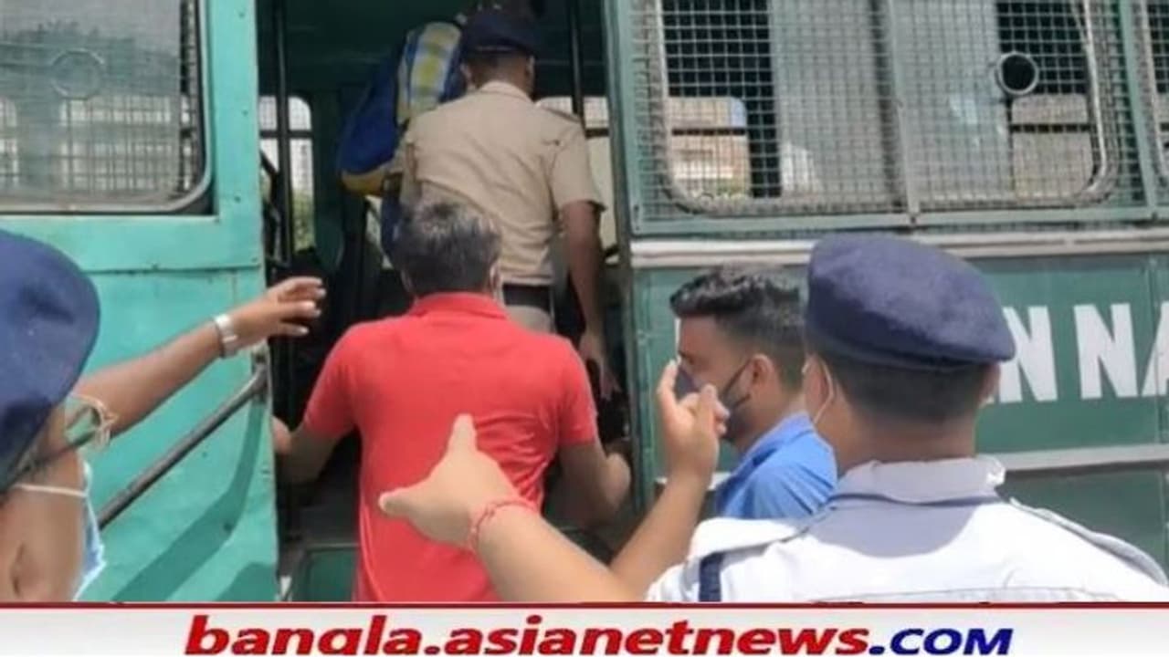 দেওয়া হল না ডেপুটেশন, নিউটাউনে কারিগরি ভবনের সামনে আটক শিক্ষকেরা দেওয়া হল না ডেপুটেশন, নিউটাউনে কারিগরি ভবনের সামনে আটক শিক্ষকেরা