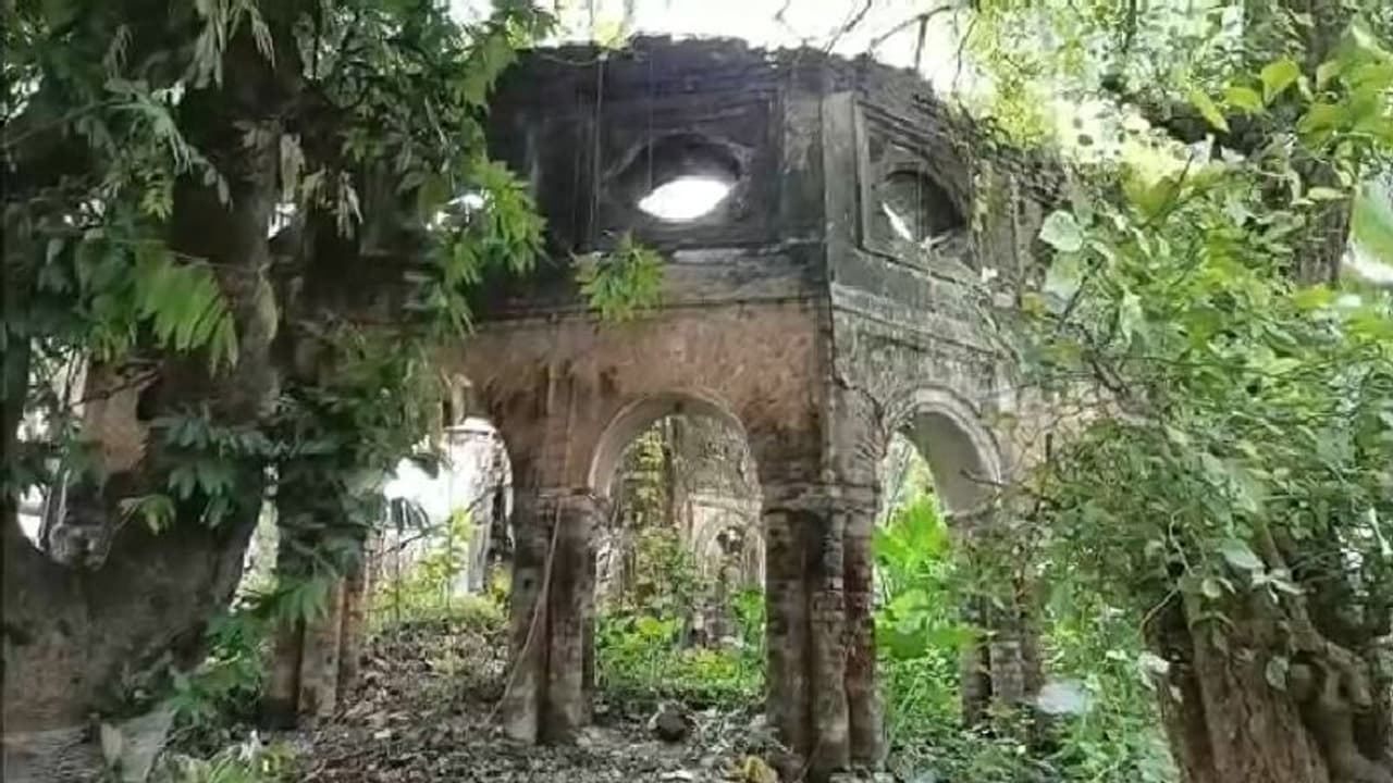 গোপন রাস্তায় দাঁড়িয়ে দেখতে হত পুজো, এই রাজবাড়ির মহিলাদের নানা গল্প আজও শিহরণ জাগায়