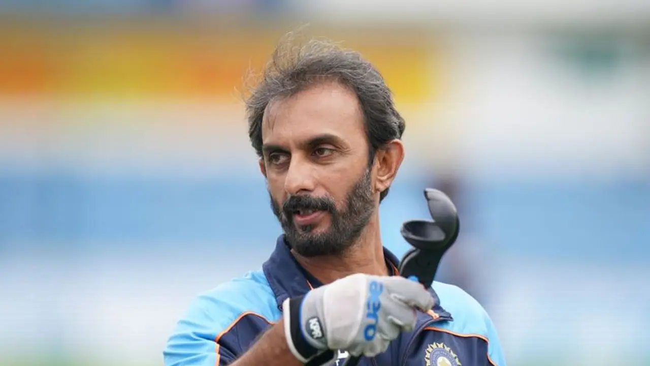 Team India ಬ್ಯಾಟಿಂಗ್ ಕೋಚ್ಗೆ ಮತ್ತೆ ಅರ್ಜಿ ಸಲ್ಲಿಸಿದ ವಿಕ್ರಂ ರಾಥೋಡ್ Team India ಬ್ಯಾಟಿಂಗ್ ಕೋಚ್ಗೆ ಮತ್ತೆ ಅರ್ಜಿ ಸಲ್ಲಿಸಿದ ವಿಕ್ರಂ ರಾಥೋಡ್