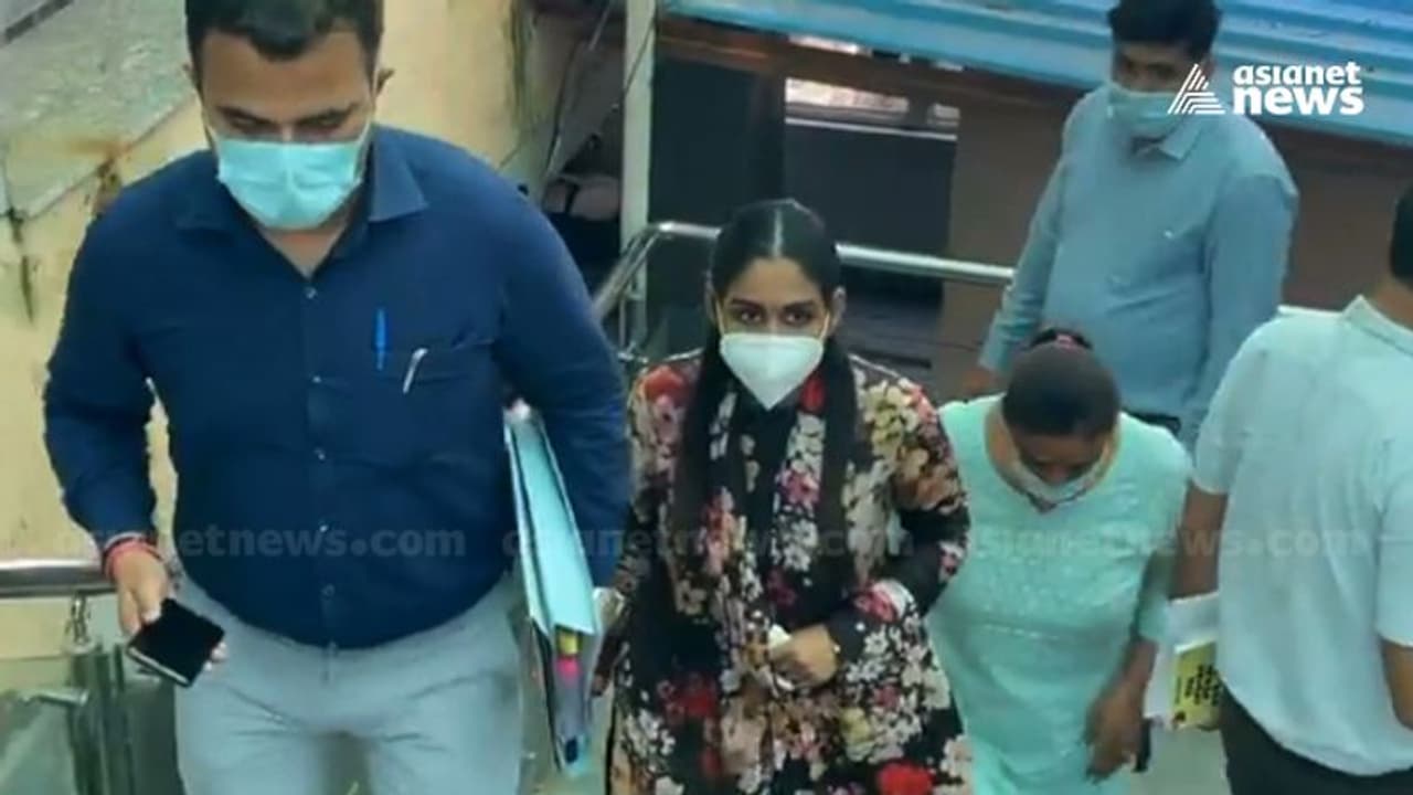 കുടുക്കിയതാണ്, സുകേഷ് എൻ്റെ ബോയ്ഫ്രണ്ട് അല്ല; ലീന മരിയ പോൾ ഏഷ്യാനെറ്റ് ന്യൂസിനോട് കുടുക്കിയതാണ്, സുകേഷ് എൻ്റെ ബോയ്ഫ്രണ്ട് അല്ല; ലീന മരിയ പോൾ ഏഷ്യാനെറ്റ് ന്യൂസിനോട്