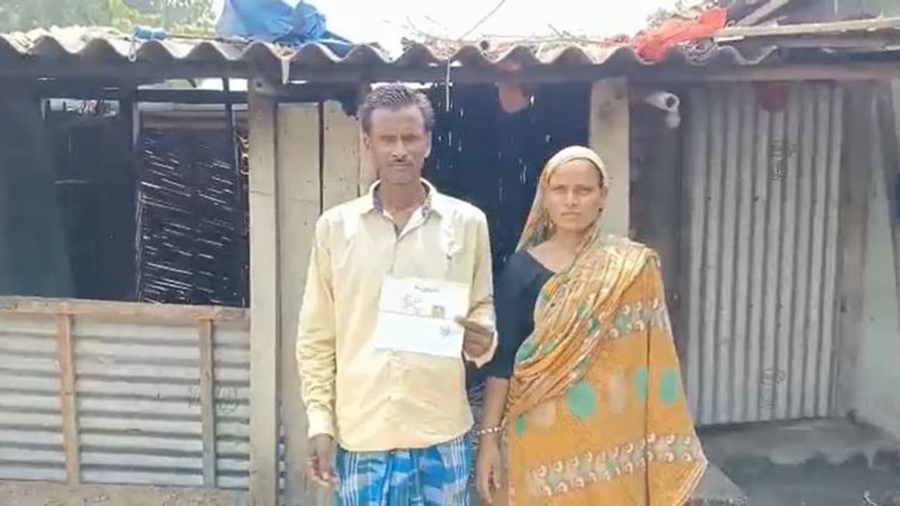 কাটমানি না দেওয়ায় মেলেনি আবাস যোজনার ঘর, পঞ্চায়েত সদস্যের বিরুদ্ধে অভিযোগ ব্যক্তির কাটমানি না দেওয়ায় মেলেনি আবাস যোজনার ঘর, পঞ্চায়েত সদস্যের বিরুদ্ধে অভিযোগ ব্যক্তির