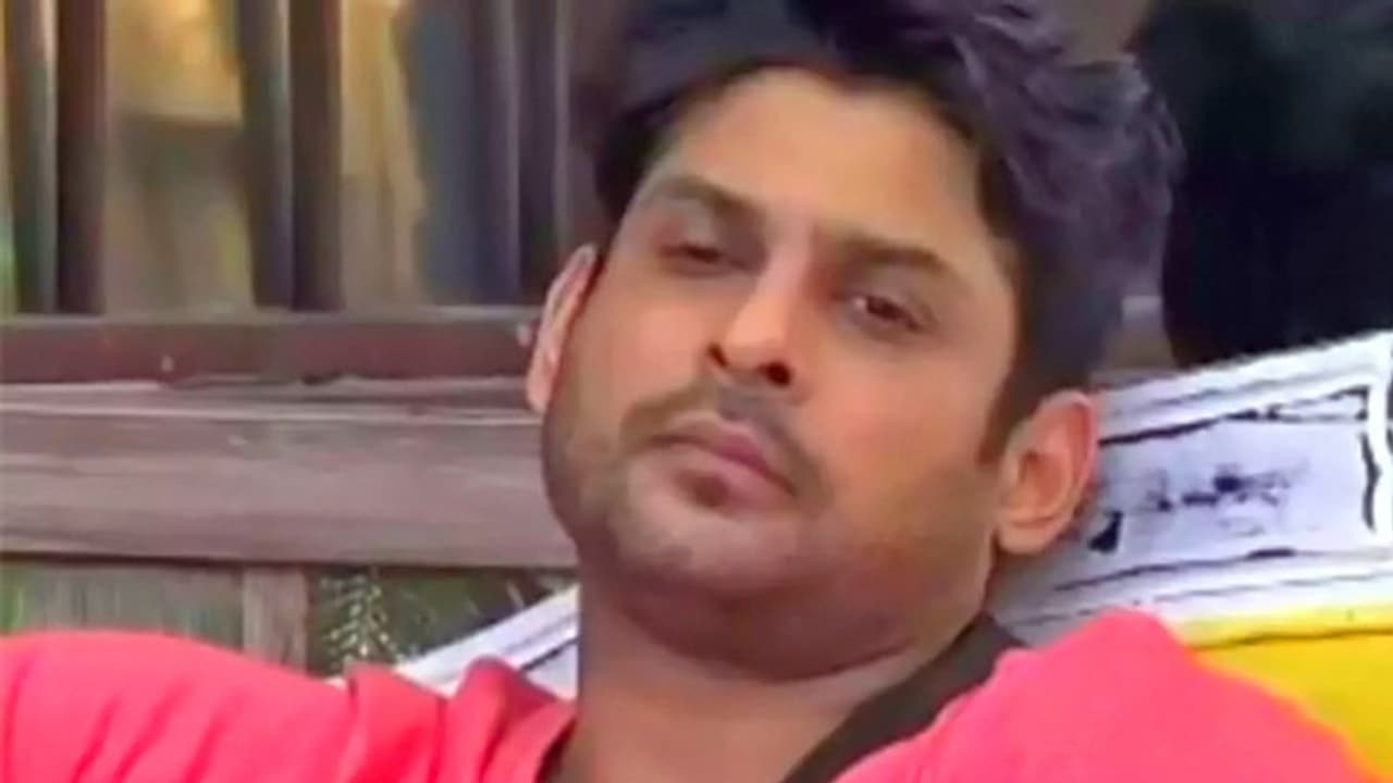 सिद्धार्थ शुक्ला की मौत के गम में बिगड़ी इस एक्ट्रेस की तबीयत, अस्पताल में करना पड़ा एडमिट सिद्धार्थ शुक्ला की मौत के गम में बिगड़ी इस एक्ट्रेस की तबीयत, अस्पताल में करना पड़ा एडमिट