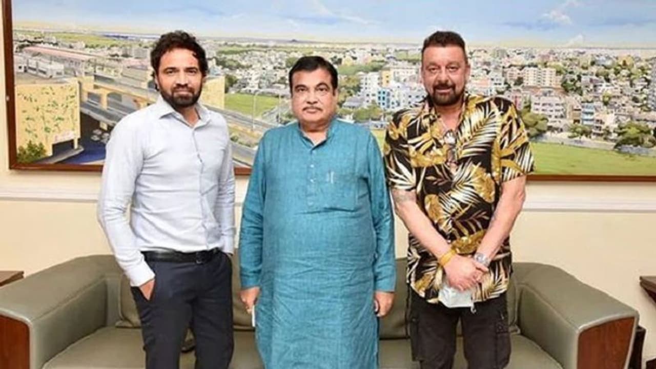 నితిన్ గడ్కరీకి కృతజ్ఞతలు తెలిపిన బాలీవుడ్ నటుడు సంజయ్ దత్.. ఎందుకంటే.. నితిన్ గడ్కరీకి కృతజ్ఞతలు తెలిపిన బాలీవుడ్ నటుడు సంజయ్ దత్.. ఎందుకంటే..