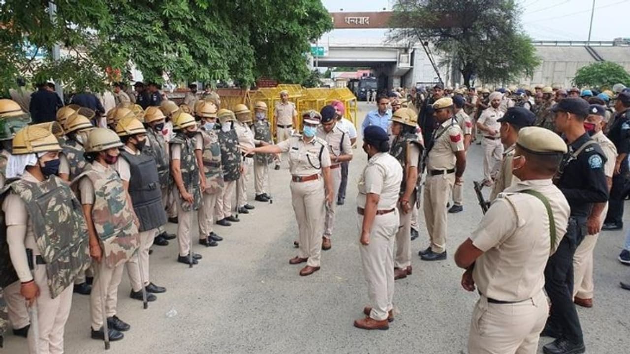 കർണാലിലെ മഹാപഞ്ചായത്ത്: അനുനയത്തിന് ഹരിയാന സർക്കാർ, കർഷകരെ ചർച്ചയ്ക്ക് വിളിച്ചു കർണാലിലെ മഹാപഞ്ചായത്ത്: അനുനയത്തിന് ഹരിയാന സർക്കാർ, കർഷകരെ ചർച്ചയ്ക്ക് വിളിച്ചു