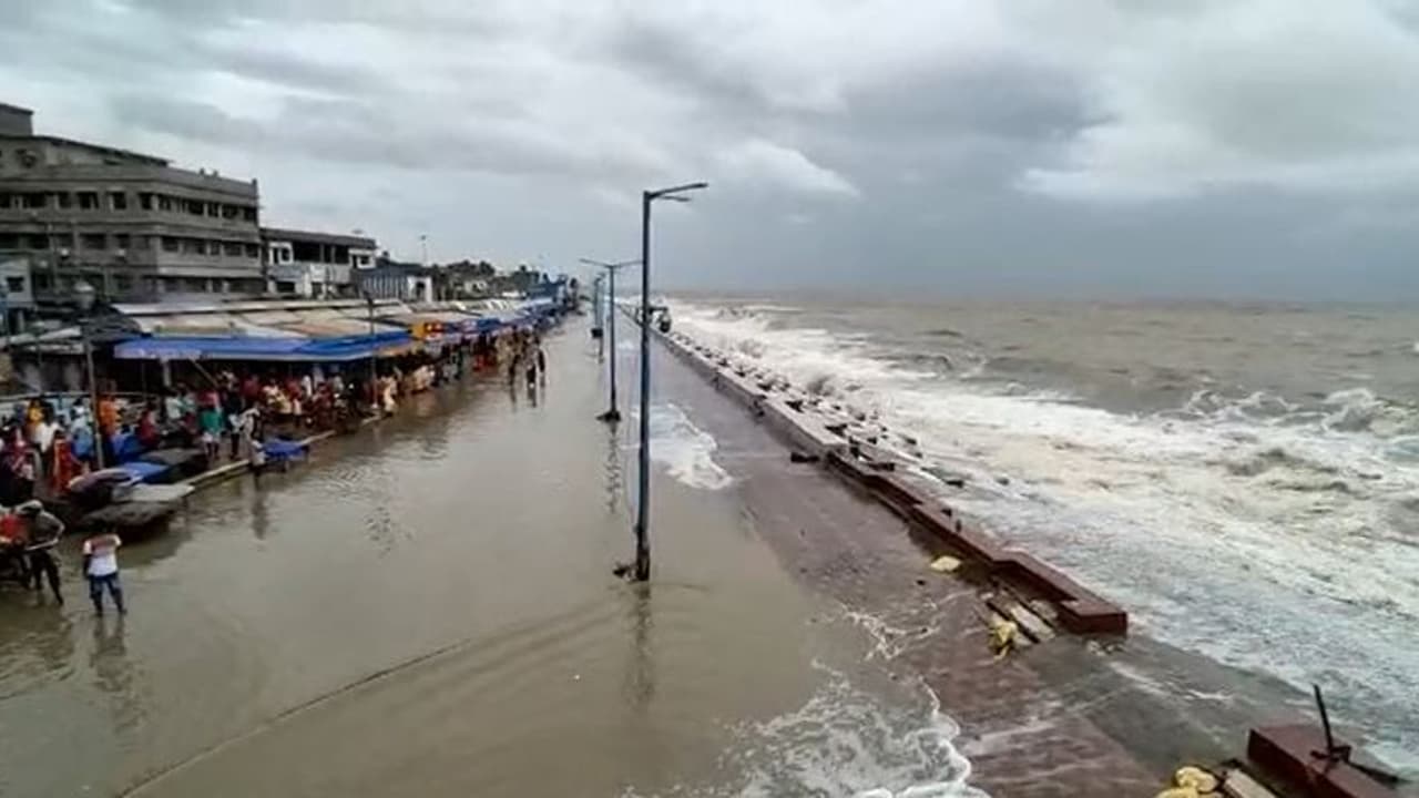 ধেয়ে আসছে ঘূর্ণিঝড় গুলাব, দিঘা পর্যটকশূন্য করার নির্দেশ প্রশাসনের