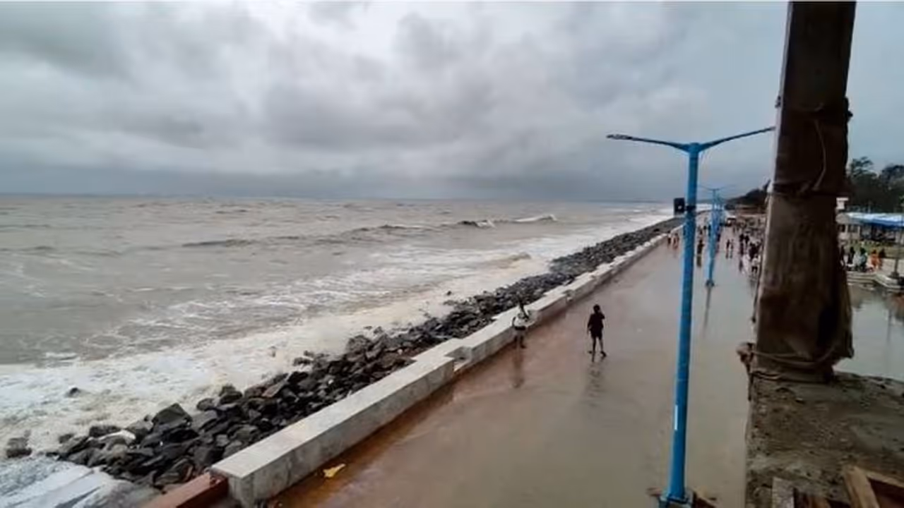 সৈকত শহরে প্রাণহানি, হোটেলের ব্যালকনি থেকে পড়ে মৃত্যু হল পর্যটকের সৈকত শহরে প্রাণহানি, হোটেলের ব্যালকনি থেকে পড়ে মৃত্যু হল পর্যটকের