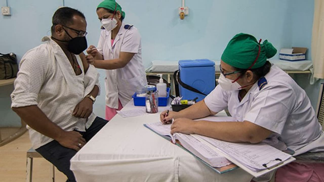 Corona Vaccination: भारत में 70 करोड़ डोज लगाई गईं, अकेले 13 दिनों में 10 करोड़ वैक्सीन