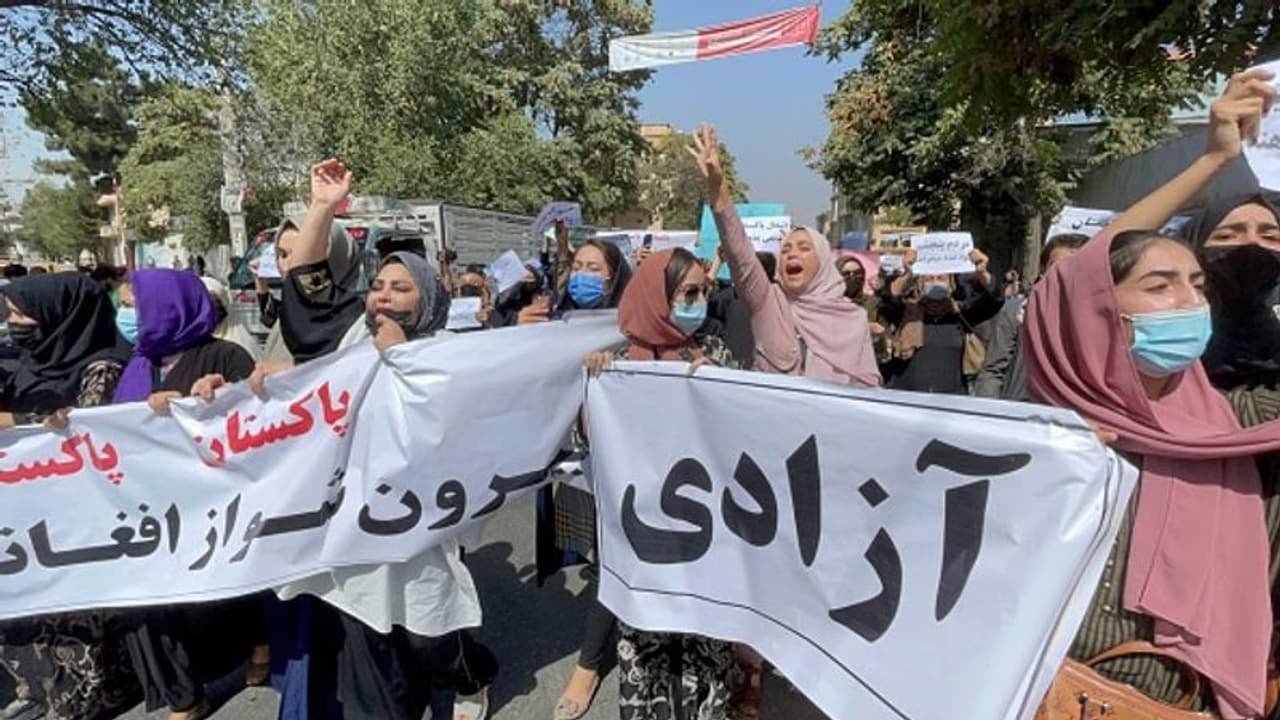 ಪಾಕ್ ವಿನಾಶವಾಗಲೆಂದು ಕಾಬೂಲ್ನಲ್ಲಿ ಪ್ರತಿಭಟನೆ ಪಾಕ್ ವಿನಾಶವಾಗಲೆಂದು ಕಾಬೂಲ್ನಲ್ಲಿ ಪ್ರತಿಭಟನೆ