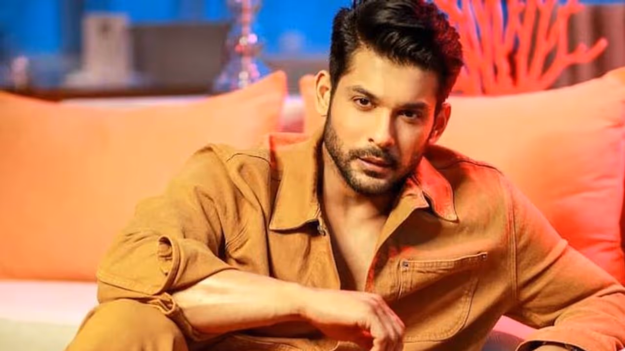Here's what Sidharth Shukla's spirit tells paranormal expert Steve Huff about his death (WATCH)