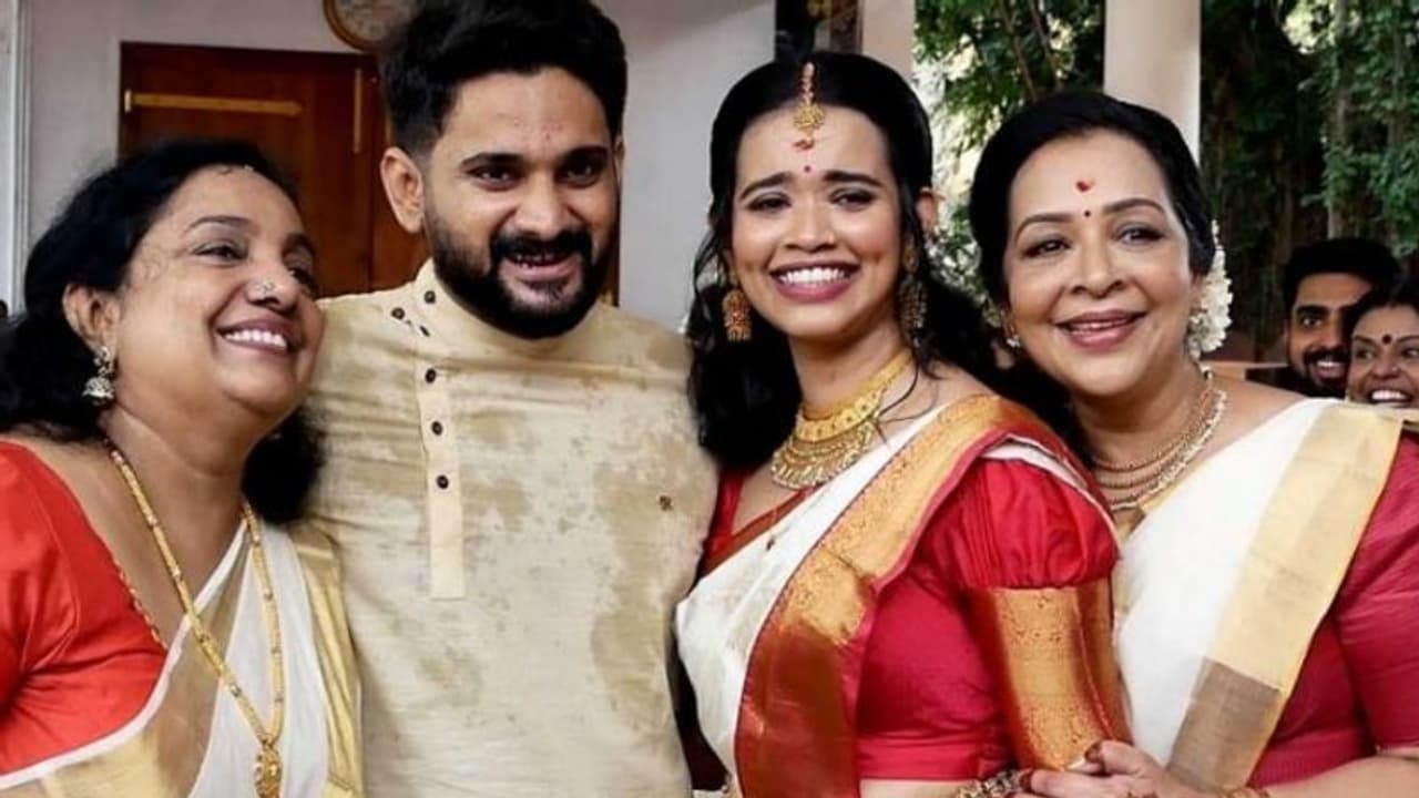 നടി ദേവി അജിത്തിന്റെ മകള് വിവാഹിതയായി നടി ദേവി അജിത്തിന്റെ മകള് വിവാഹിതയായി