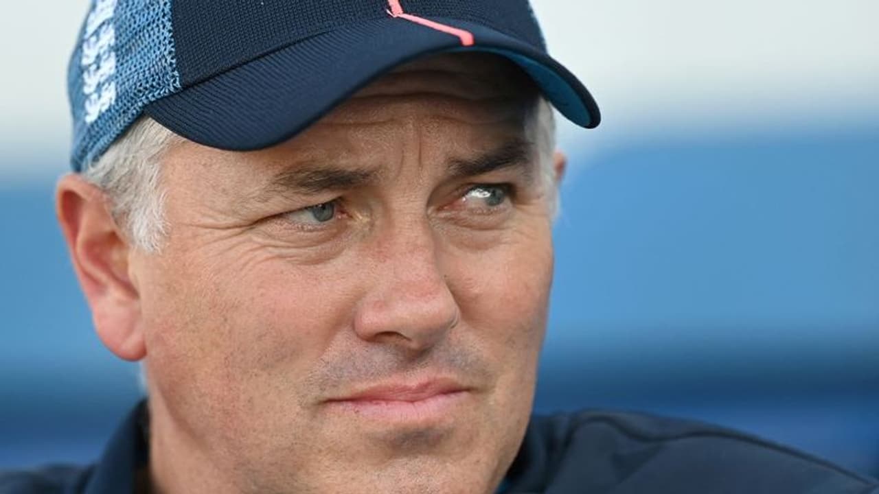 Chris Silverwood : ആഷസ് തോല്വി; ഇംഗ്ലണ്ട് പരിശീലകന്റെ കസേര തെറിച്ചു Chris Silverwood : ആഷസ് തോല്വി; ഇംഗ്ലണ്ട് പരിശീലകന്റെ കസേര തെറിച്ചു