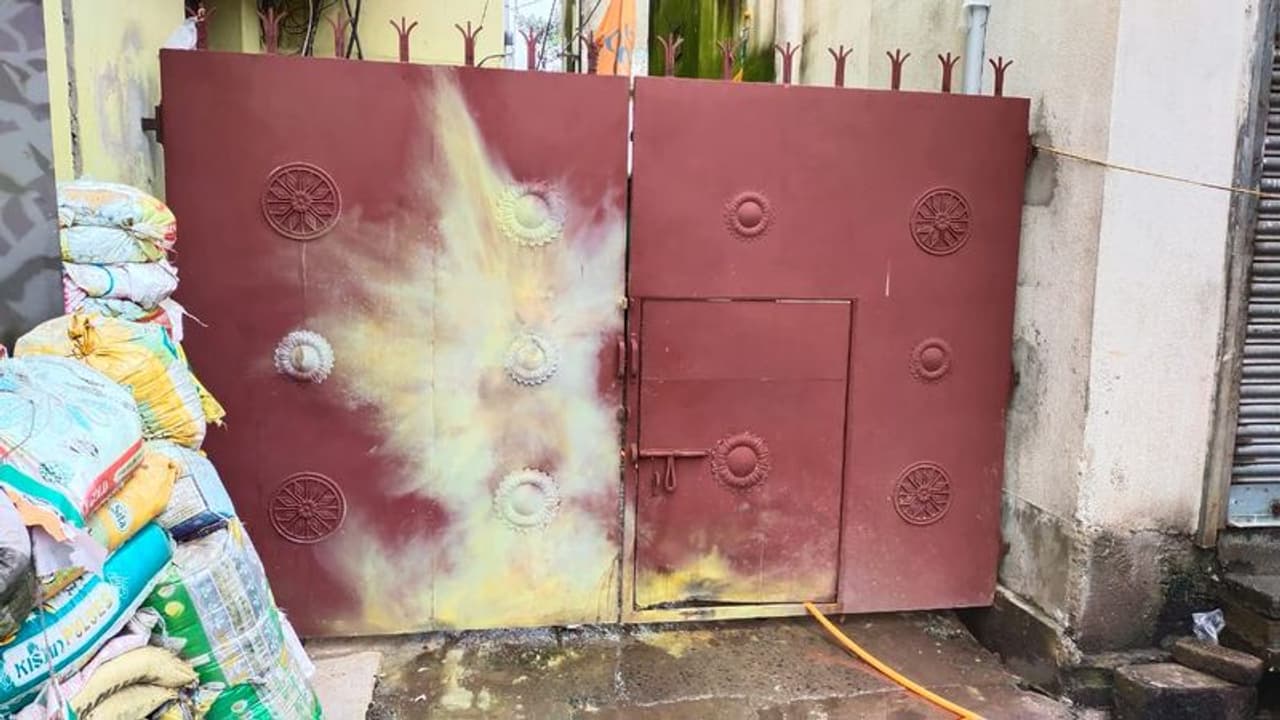 West Bengal: Bombs hurled at BJP MP Arjun Singh’s house, probe on; Guv Dhankar condemns attack