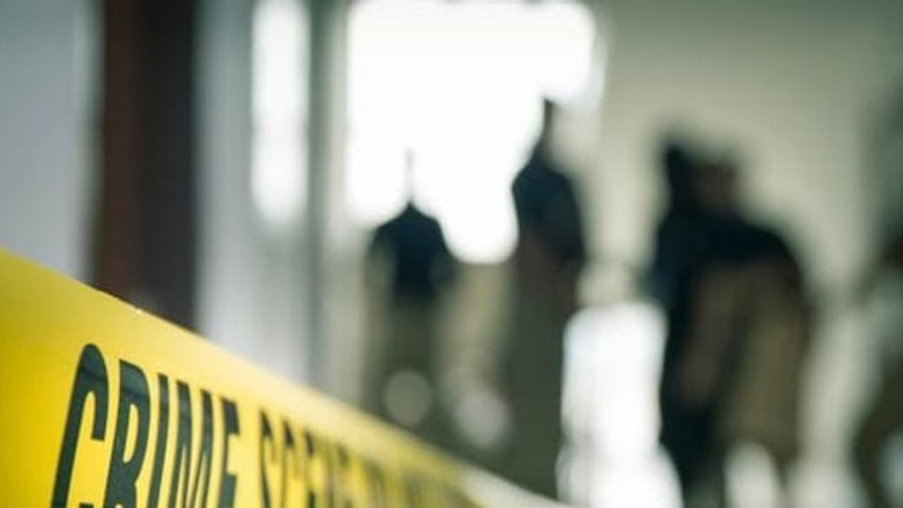 கறி குழம்பில் உப்பு இல்லை என்று கேட்ட கணவன்.. இரும்பு கம்பியால் மண்டையை டாராக்கிய டெரர் மனைவி. கறி குழம்பில் உப்பு இல்லை என்று கேட்ட கணவன்.. இரும்பு கம்பியால் மண்டையை டாராக்கிய டெரர் மனைவி.