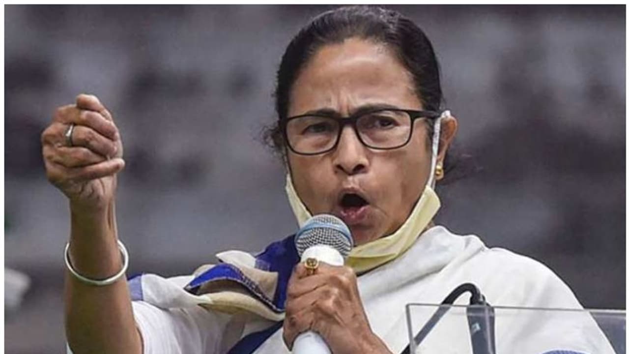 West Bengal: "మీ రాష్ట్రాన్ని జాగ్రత్తగా చూసుకోండి".. దీదీపై బీజేపీ ఫైర్ West Bengal: "మీ రాష్ట్రాన్ని జాగ్రత్తగా చూసుకోండి".. దీదీపై బీజేపీ ఫైర్