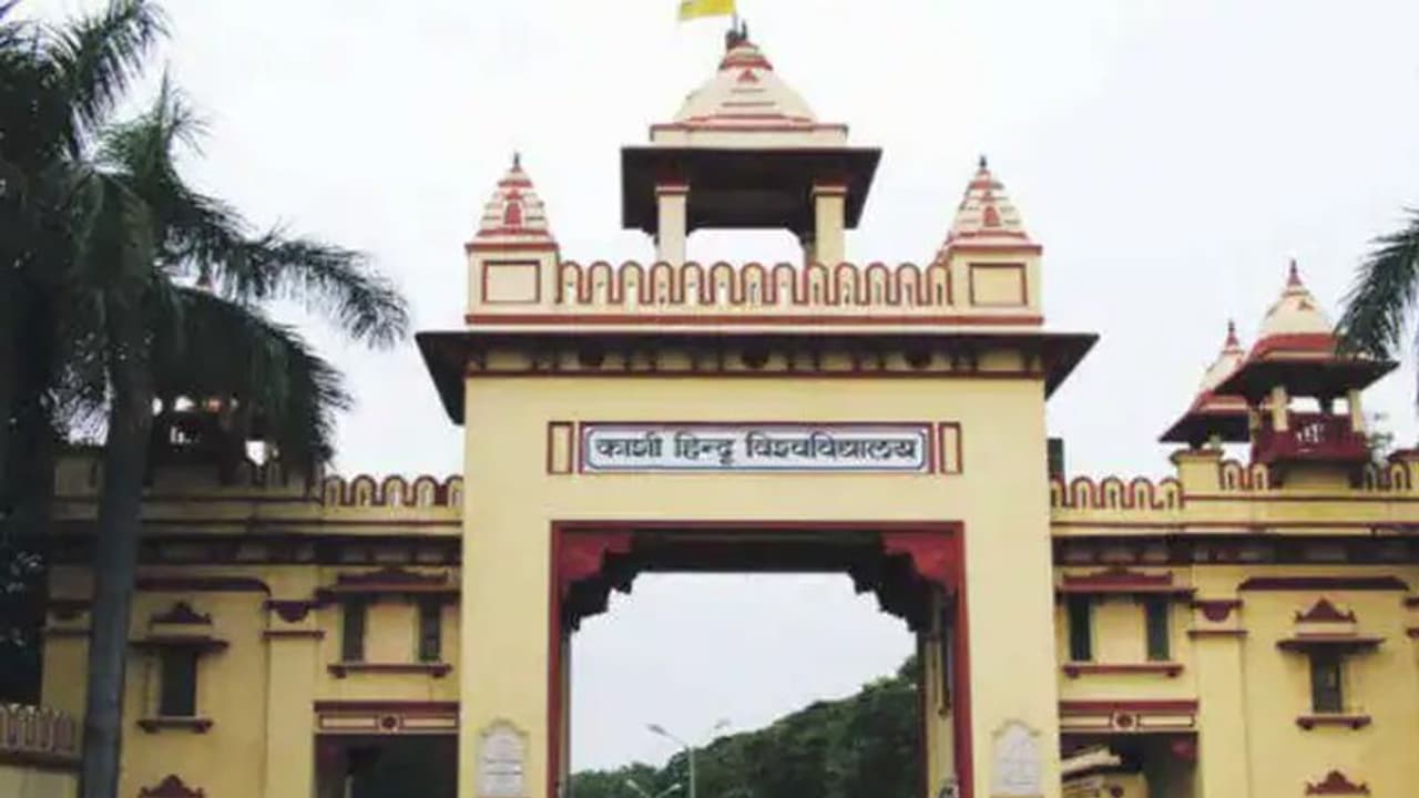 BHU ने दिया बैचलर और मास्टर डिग्री के लिए एक और मौका, 4 दिनों के भीतर करें अप्लाई BHU ने दिया बैचलर और मास्टर डिग्री के लिए एक और मौका, 4 दिनों के भीतर करें अप्लाई