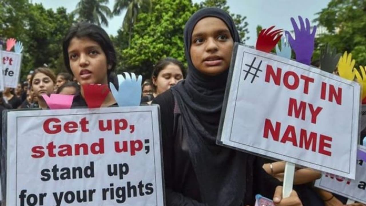 ദില്ലിയിലെ യുവതിയുടെ കൊലപാതകത്തിൽ ദുരൂഹതയില്ലെന്ന് പൊലീസ്, റീ പോസ്റ്റ്മോർട്ടം വേണമെന്ന് കുടുംബം ദില്ലിയിലെ യുവതിയുടെ കൊലപാതകത്തിൽ ദുരൂഹതയില്ലെന്ന് പൊലീസ്, റീ പോസ്റ്റ്മോർട്ടം വേണമെന്ന് കുടുംബം