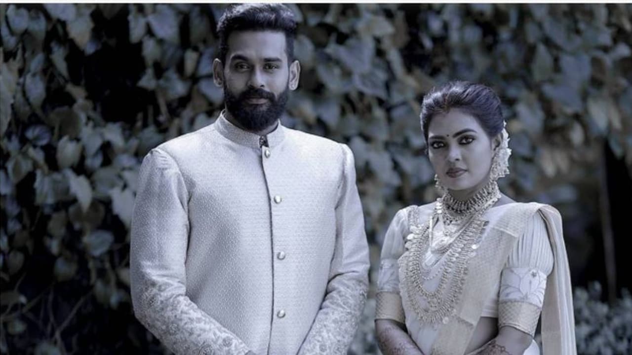 അടങ്ങിയൊതുങ്ങി നിന്നെടുത്ത ഏക പടമെന്ന് യുവ; നല്ല നിമിഷങ്ങൾ പങ്കുവച്ച് മൃദുലയും