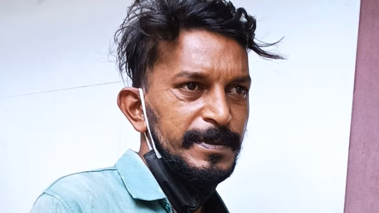 ഷെയർ ചാറ്റ് പരിചയം: ഭർതൃമതിയെ വിവിധയിടങ്ങളിൽ കൊണ്ടുപോയി പീഡിപ്പിച്ച യുവാവ് അറസ്റ്റിൽ ഷെയർ ചാറ്റ് പരിചയം: ഭർതൃമതിയെ വിവിധയിടങ്ങളിൽ കൊണ്ടുപോയി പീഡിപ്പിച്ച യുവാവ് അറസ്റ്റിൽ