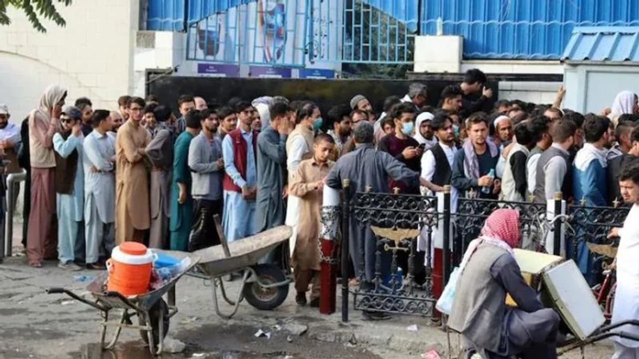 മുൻ അഫ്ഗാൻ ഉദ്യോഗസ്ഥരുടെ ബാങ്ക് അക്കൌണ്ടുകൾ മരവിപ്പിക്കാൻ താലിബാൻ ഉത്തരവ്